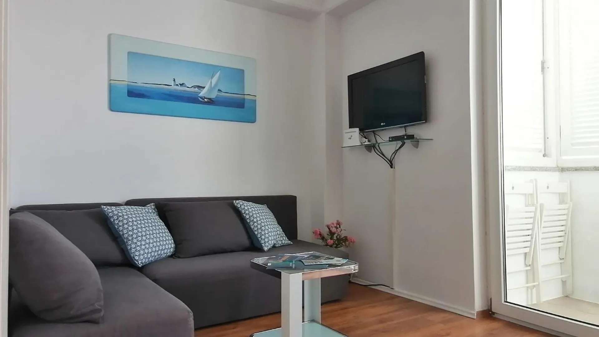 Apartment Lana 诺维·维诺多尔斯基